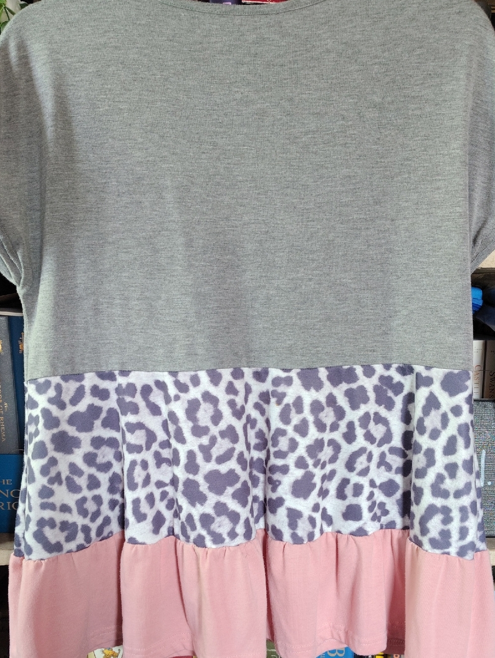 SHEIN Women's Grey V-Neck Colorblock Top with Purple Leopard and Pink Ruffle - Picture 3 of 3